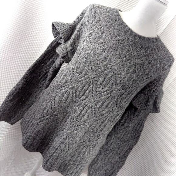 Old Navy Sweaters - OLD NAVY! SWEET WOOL BLEND, DOVE GRAY RUFFLED SHOULDER SWEATER! SZ M
